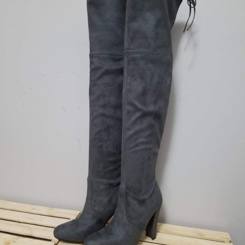 Women's brandnew Steven Madden high thigh heel boots size 7M.